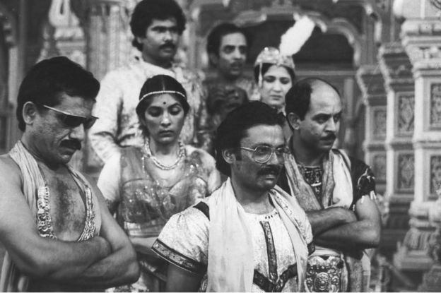 Puri (left extreme)'s comic timing was perfect in Jaane Bhi Do Yaro Ompuri Pic